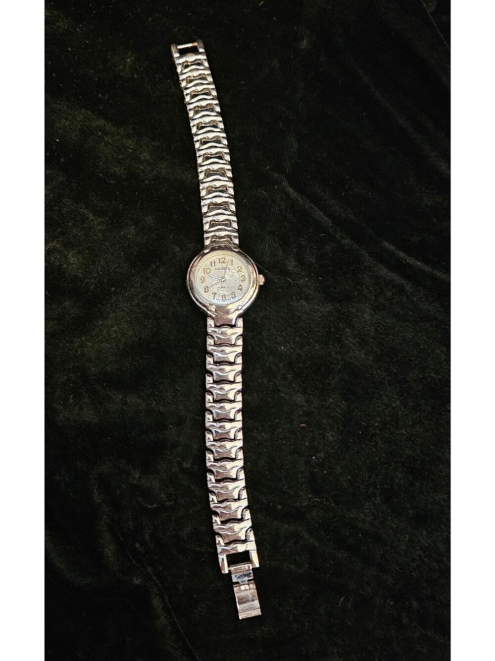 Geneva Womens Water-Resistant Quartz Watch With Silver-Tone Metal Link Band